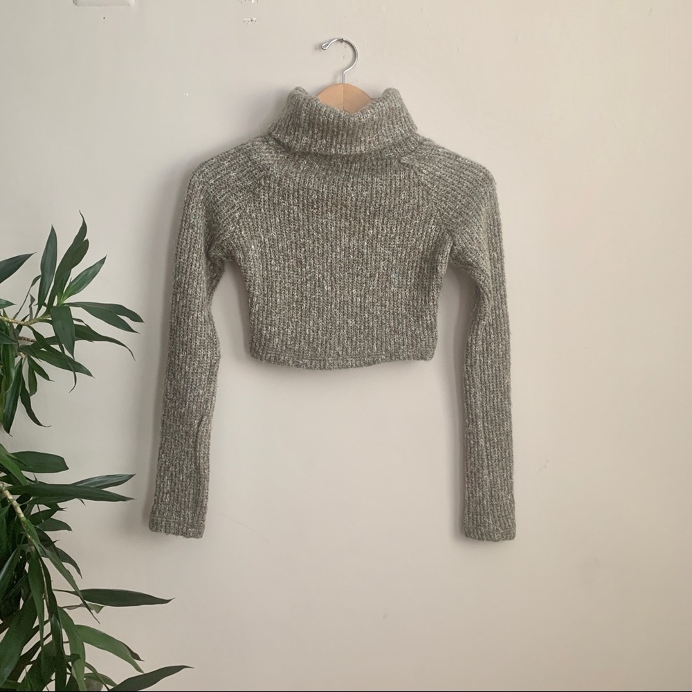 SPARKLE & FADE - Cropped Turtleneck